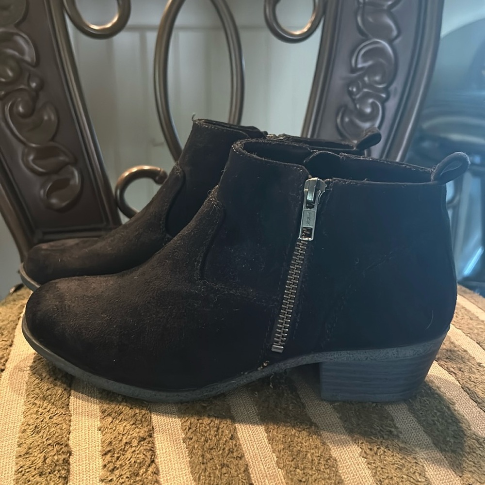 AZ Gavin black suede ankle boot
